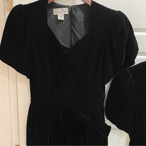 Susan Bennett Velvet Dress Drop Waist with Bow - Picture 2 of 8